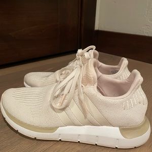 Adidas Swift Run size 7 womens